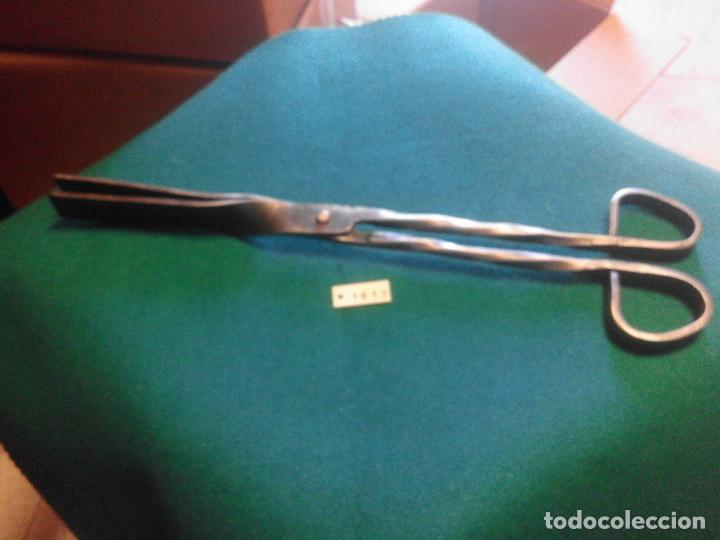 Antig&uuml;edades: ANTIGUAS PINZAS DE HOGAR EN FORJA - Foto 1
