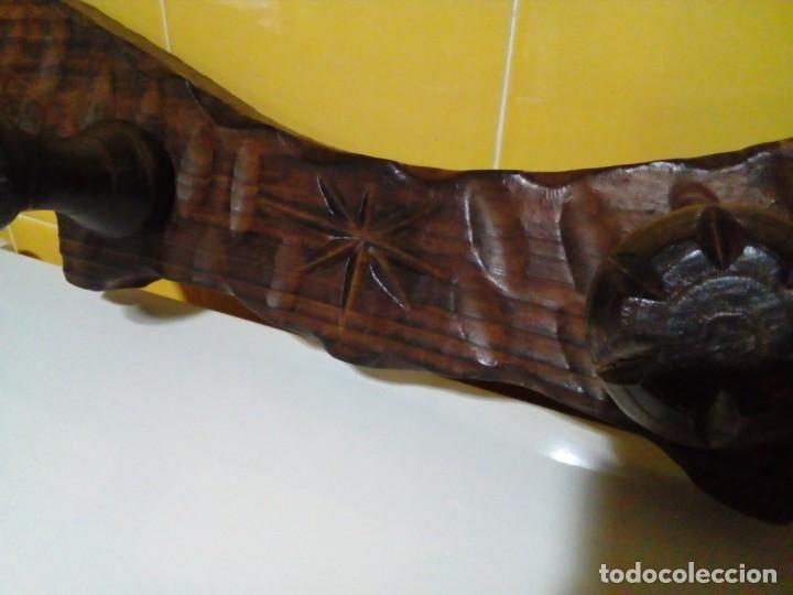 Antig&uuml;edades: PERCHERO RUSTICO EN FORMA DE YUGO DE MADERA MACIZA - Foto 4