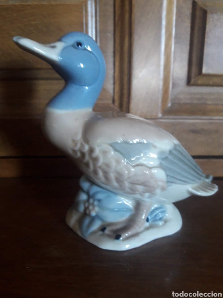 Antig&uuml;edades: Bonita figura de porcelana, sellada