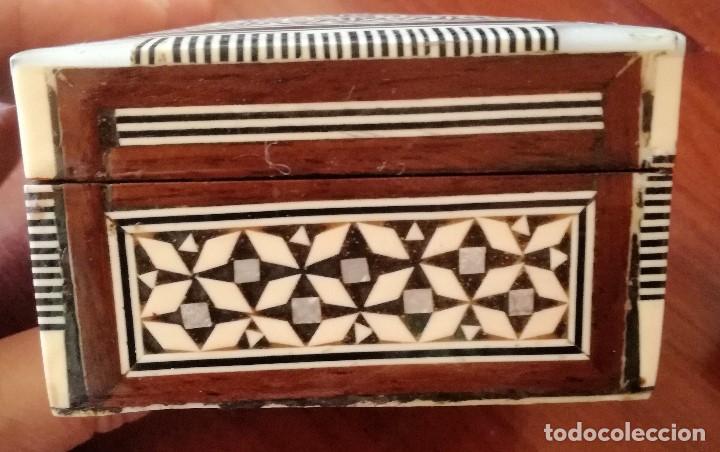 Antig&uuml;edades: CAJA DE MADERA CON MARQUETERIA DE NACAR - Foto 3
