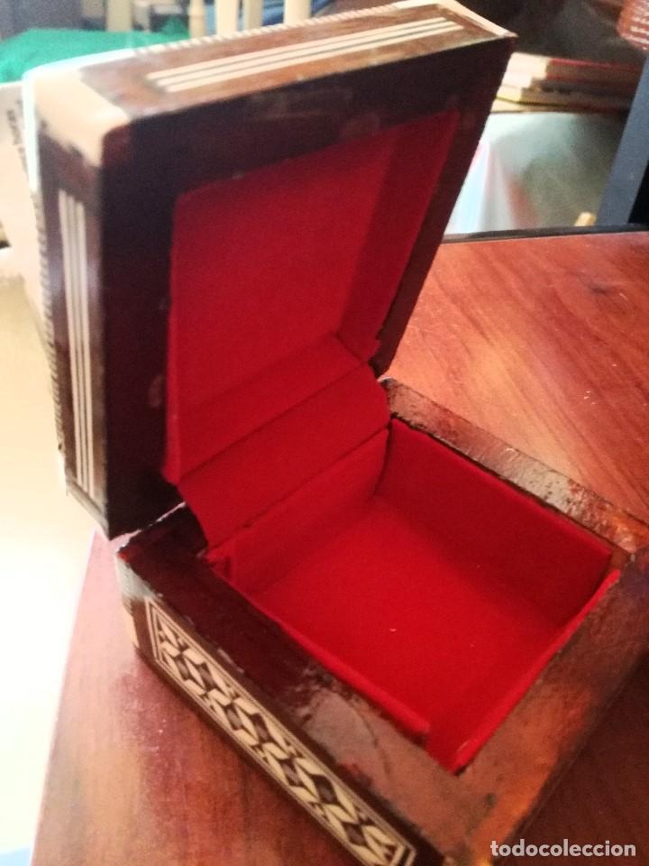Antig&uuml;edades: CAJA DE MADERA CON MARQUETERIA DE NACAR - Foto 6
