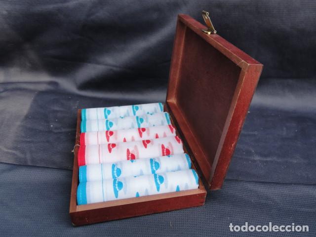 Antig&uuml;edades: 6 PA&Ntilde;UELOS EN CAJA DE MADERA. - Foto 3