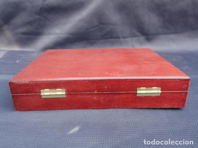 Antig&uuml;edades: 6 PA&Ntilde;UELOS EN CAJA DE MADERA. - Foto 6