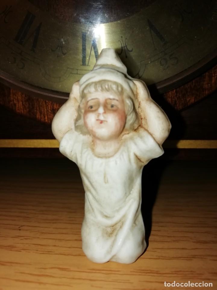 Antig&uuml;edades: Figurita ni&ntilde;o biscuit - Foto 1