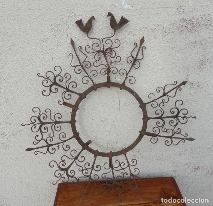 Antig&uuml;edades: Espejo de forja artistica remachada de epoca - Foto 1