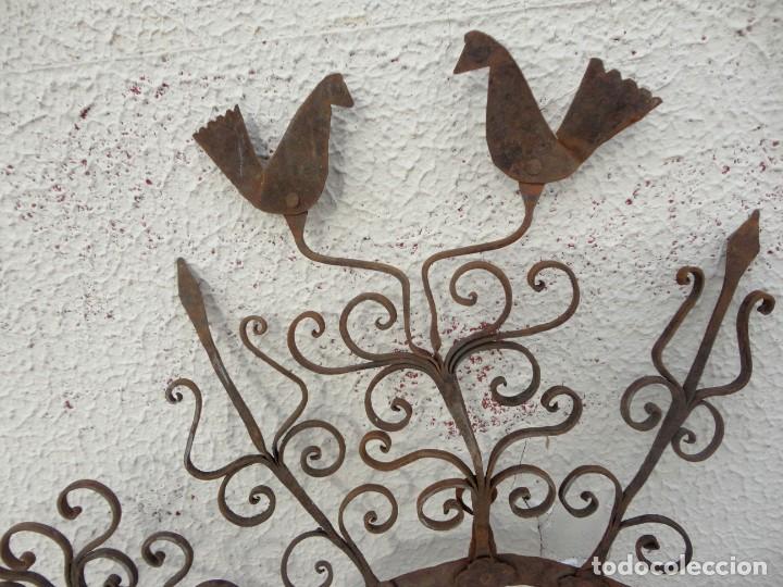 Antig&uuml;edades: Espejo de forja artistica remachada de epoca - Foto 2