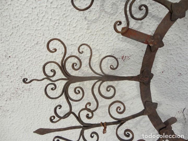 Antig&uuml;edades: Espejo de forja artistica remachada de epoca - Foto 3
