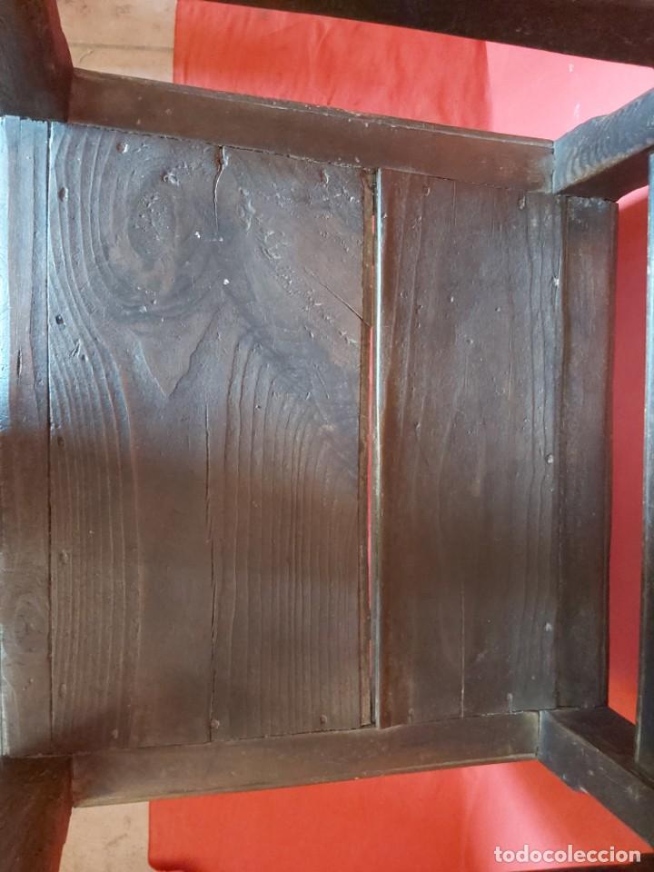 Antig&uuml;edades: Sill&oacute;n antiguo de despacho de l&iacute;neas sencillas. - Foto 3
