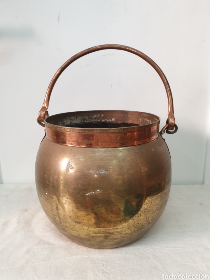 Antig&uuml;edades: Olla con asa de cobre - Foto 1