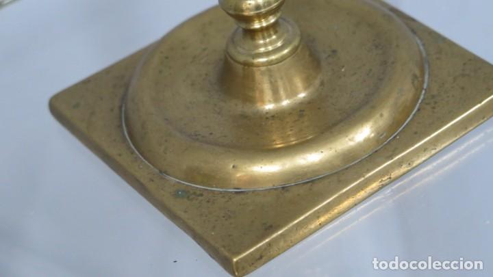 Antig&uuml;edades: CANDELERO DE BRONCE. SIGLO XVII - Foto 3
