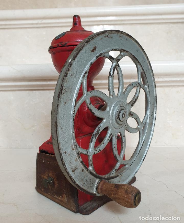 Antig&uuml;edades: MUY BONITO MOLINILLO DE CAFE COMPLETO,MARCA ORIGINAL - Foto 2