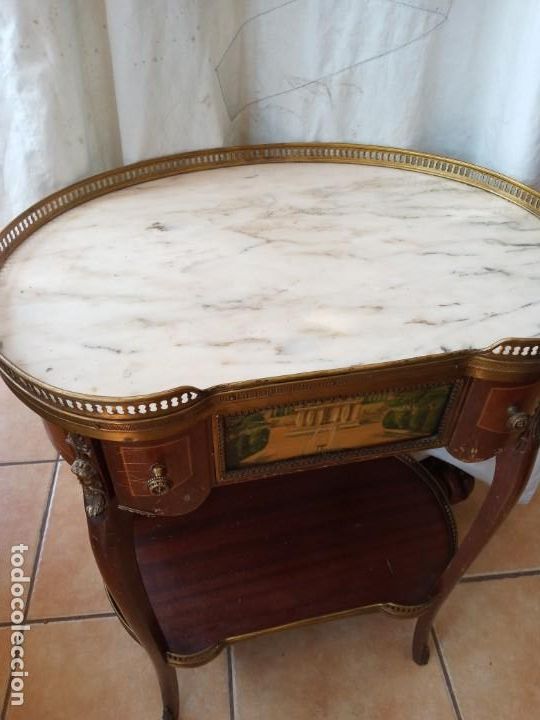 Antig&uuml;edades: Mesita auxiliar estilo Luis XV - Foto 2