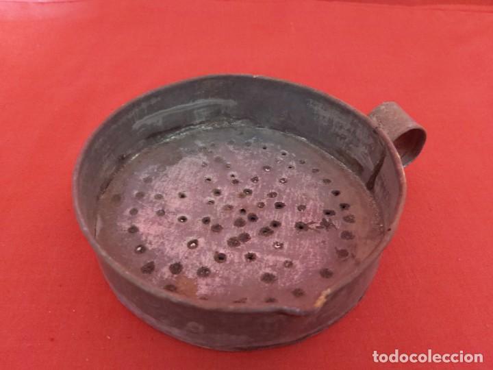 Antig&uuml;edades: A Colador antiguo de metal - Foto 2