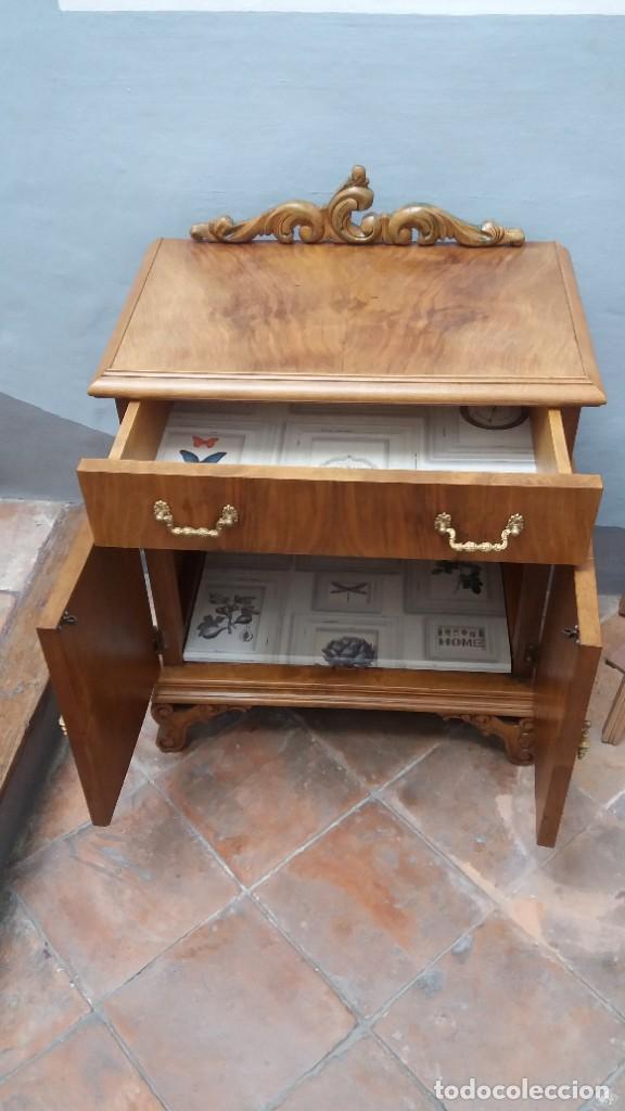 Antig&uuml;edades: Mesilla rechapada de madera de nogal - Foto 3
