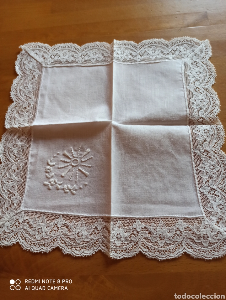 Antig&uuml;edades: Pa&ntilde;uelo blanco con bordado blanco. sin estrenar - Foto 2