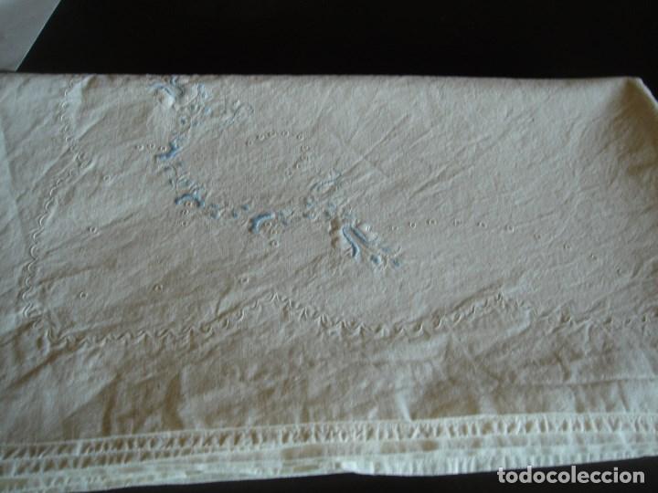 Antigüedades: sábana de lienzo fuerte con sencillo bordado 238 por 196 (25) - Foto 1 - 212724810