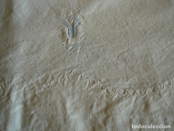 Antigüedades: sábana de lienzo fuerte con sencillo bordado 238 por 196 (25) - Foto 4 - 212724810