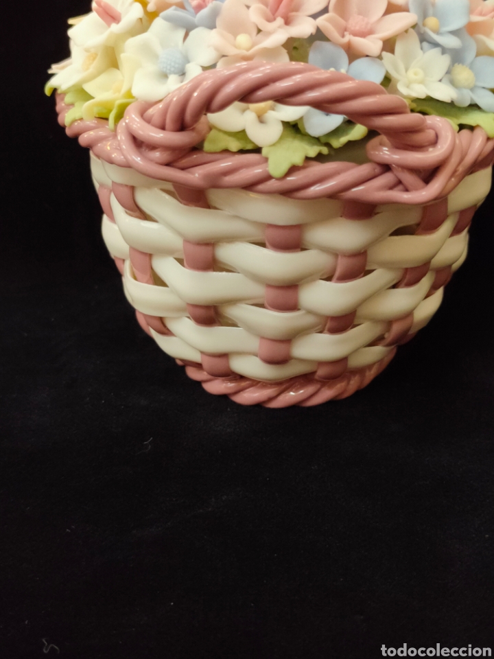 Antig&uuml;edades: Cesta de flores de porcelana - Foto 2