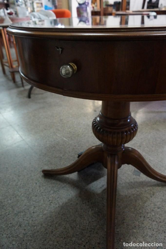 Antig&uuml;edades: Mesa vitrina de joyer&iacute;a - Foto 1