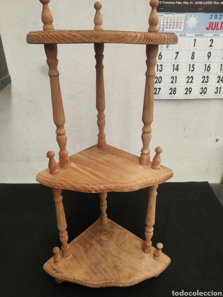Antig&uuml;edades: REPISA ESQUINERA DE MADERA - Foto 1