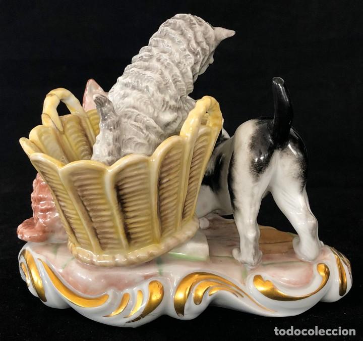 Antig&uuml;edades: PERRO Y 2 GATOS DE PORCELANA - Foto 3