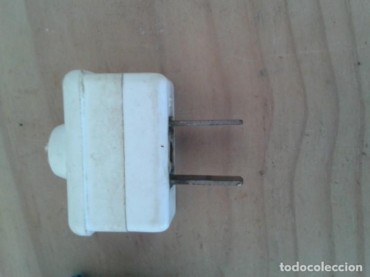 Antig&uuml;edades: BASE ENCHUFE Y CLAVIJA PLANA - Foto 3