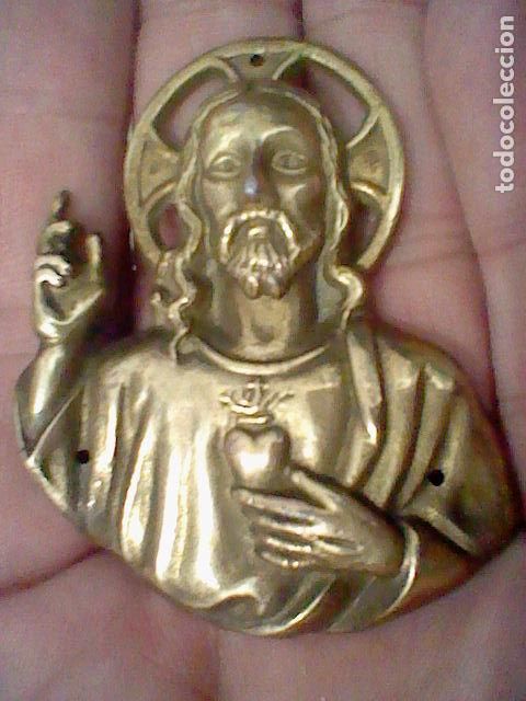 Antiques: SAGRADO CORAZON FIGURA METAL DORADO 5,8 CMS ALTO