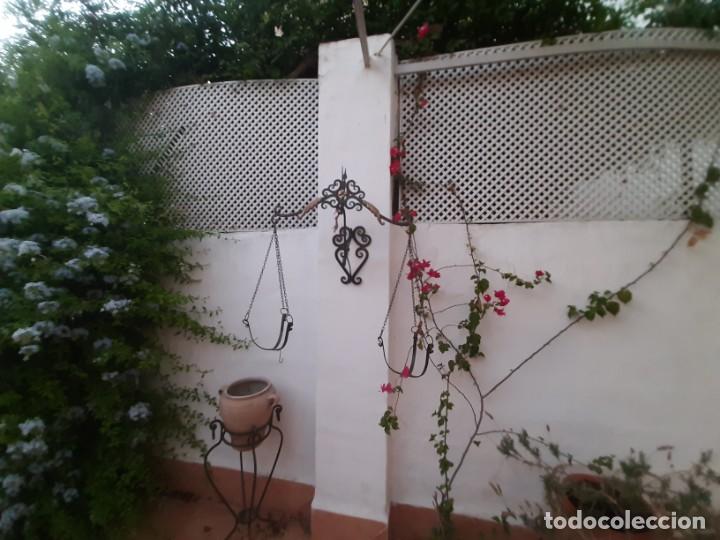 Antig&uuml;edades: Macetero balanza de hierro forjado - Foto 3