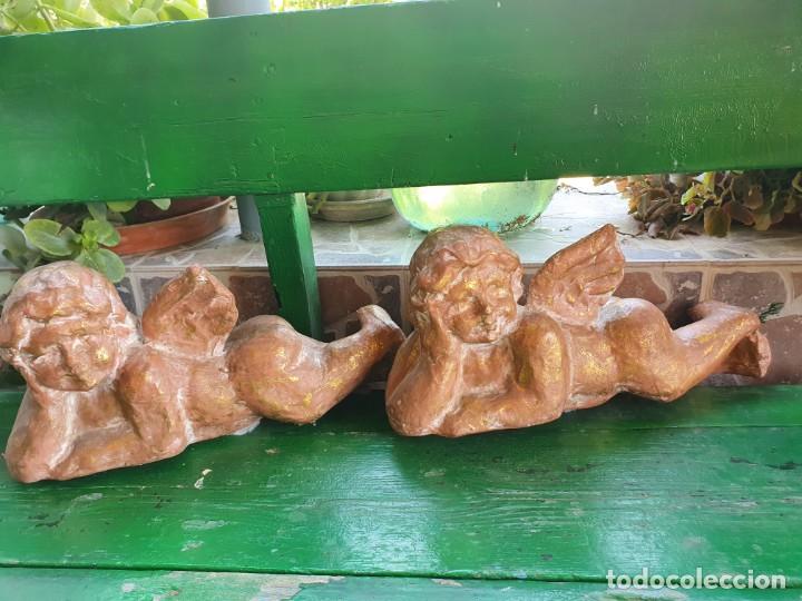 Antig&uuml;edades: Juego de 2 angeles en pl&aacute;stico duro - Foto 1