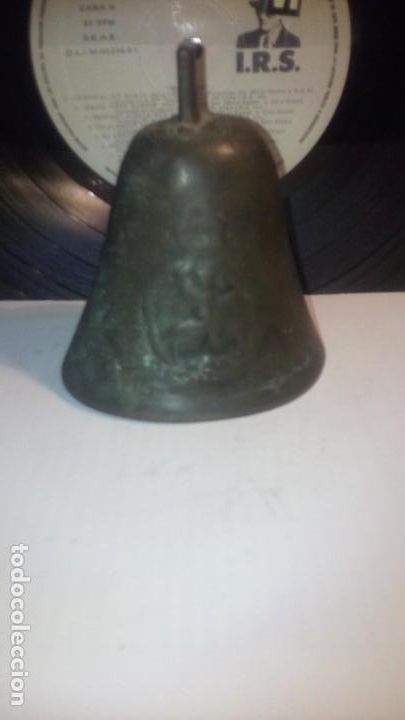 Antig&uuml;edades: CAMPANA DE BRONCE-GRABADO EN RELIEVE. - Foto 1