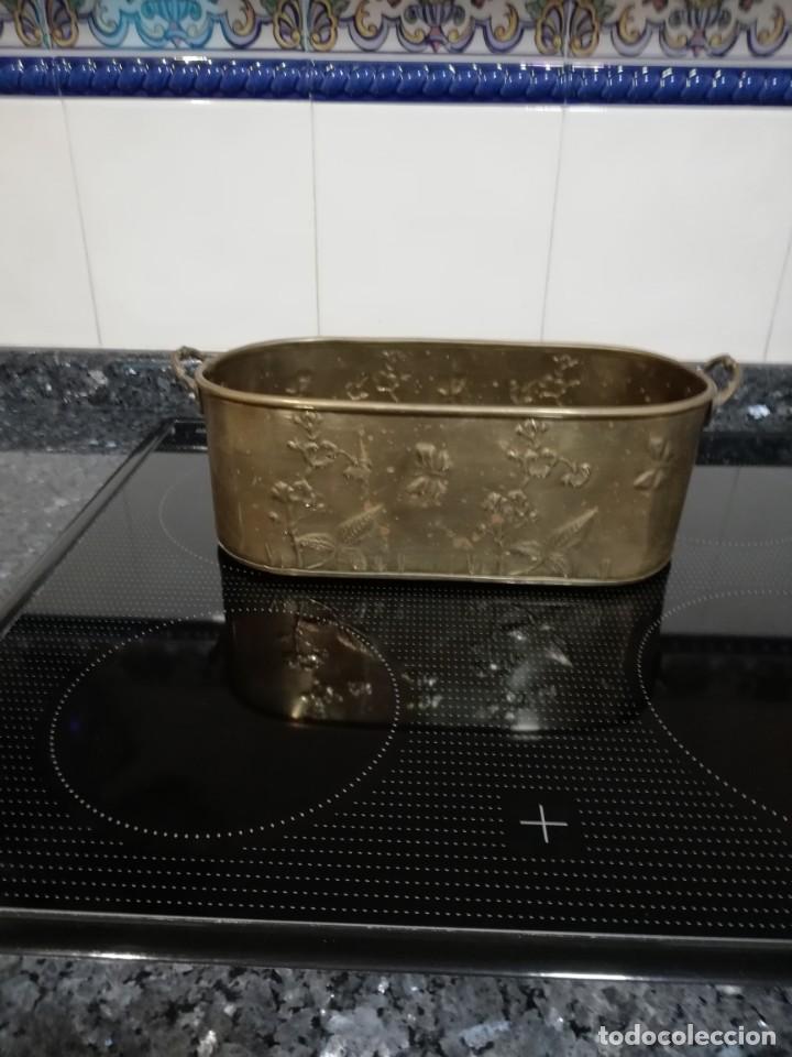 Antig&uuml;edades: Frutero de bronce o lat&oacute;n. - Foto 1