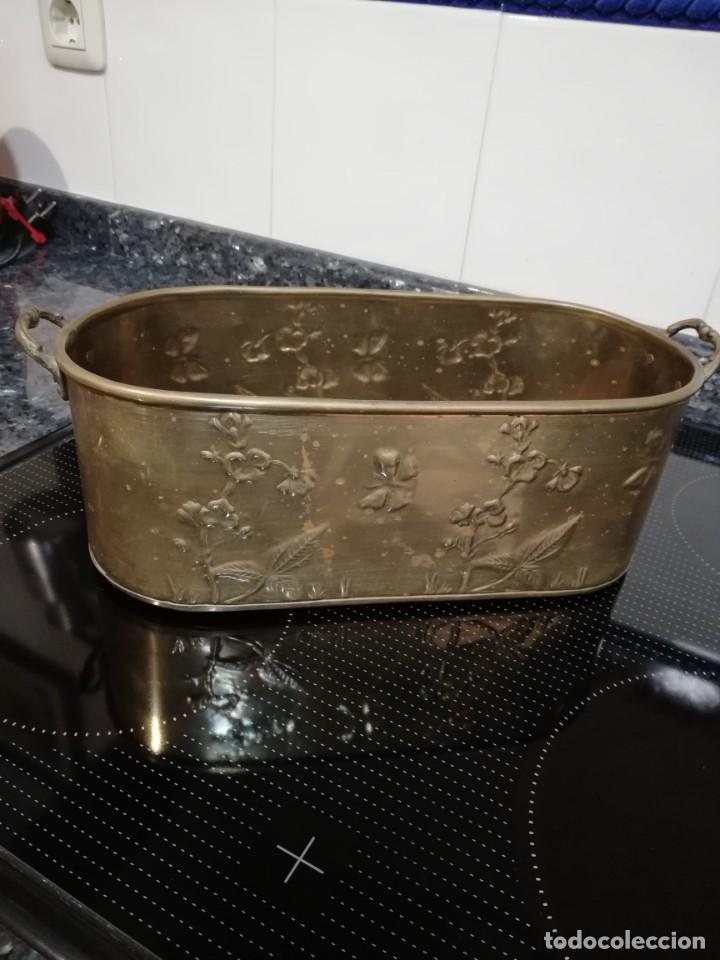 Antig&uuml;edades: Frutero de bronce o lat&oacute;n. - Foto 2
