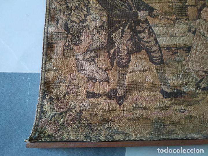 Antig&uuml;edades: Antigua pareja de tapices - Foto 9
