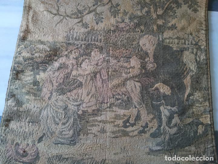 Antig&uuml;edades: Antigua pareja de tapices - Foto 10