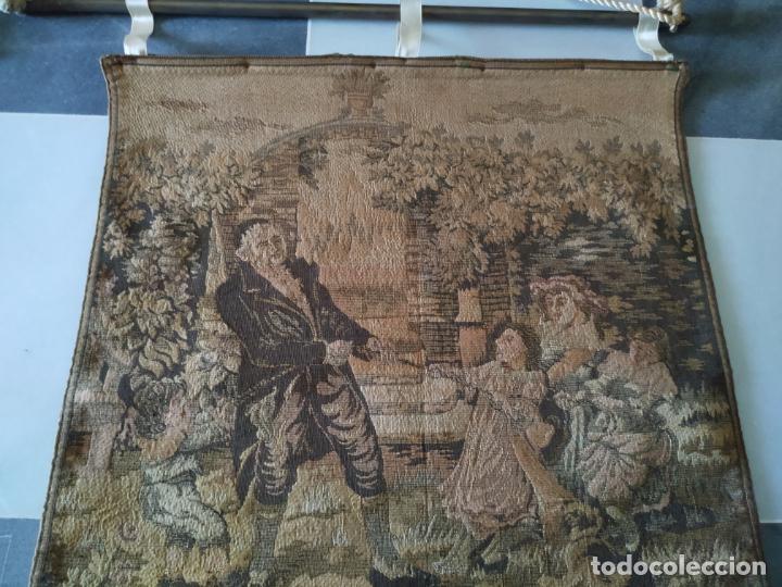 Antig&uuml;edades: Antigua pareja de tapices - Foto 13