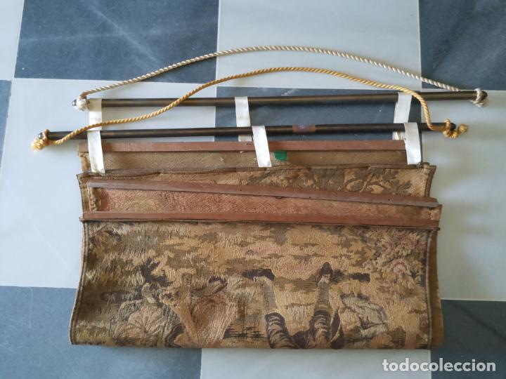 Antig&uuml;edades: Antigua pareja de tapices - Foto 32