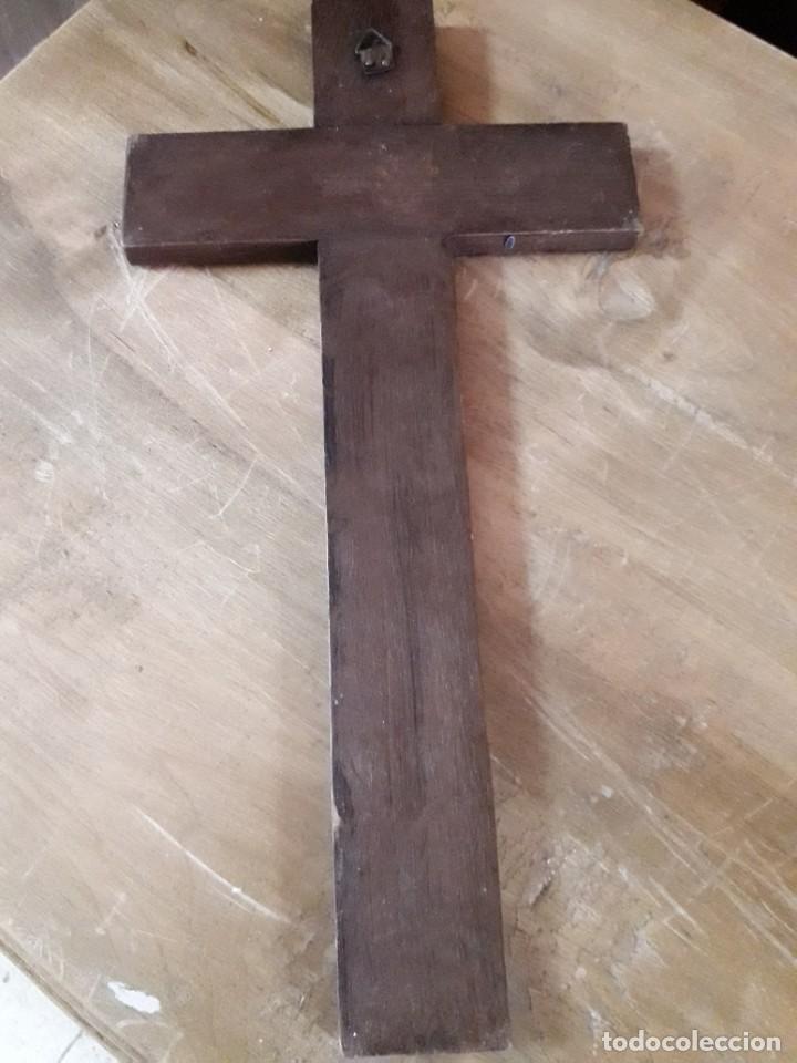 Antig&uuml;edades: cruz de madera con inri - Foto 3