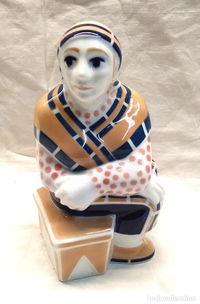 Antig&uuml;edades: Mujer Sentada Sargadelos, buen estado. - Foto 1