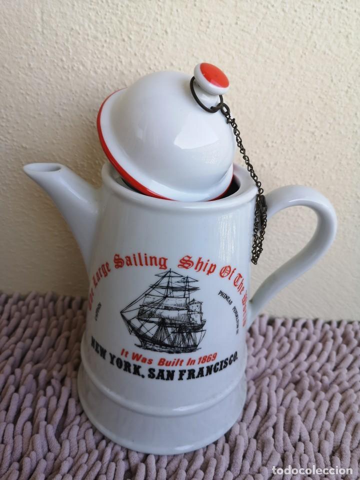Antig&uuml;edades: Cafetera original de porcelana - Foto 3