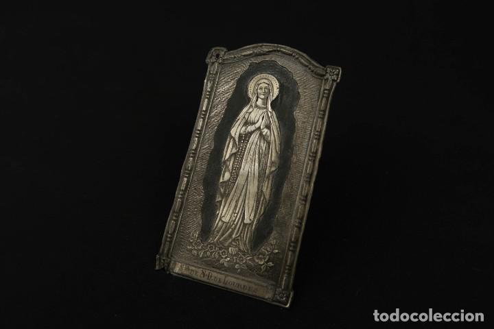Antigüedades: Antigua Placa de metal blando Virgen de Lourdes - Foto 2 - 213430077