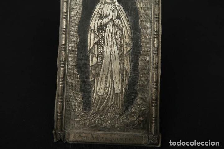Antigüedades: Antigua Placa de metal blando Virgen de Lourdes - Foto 4 - 213430077