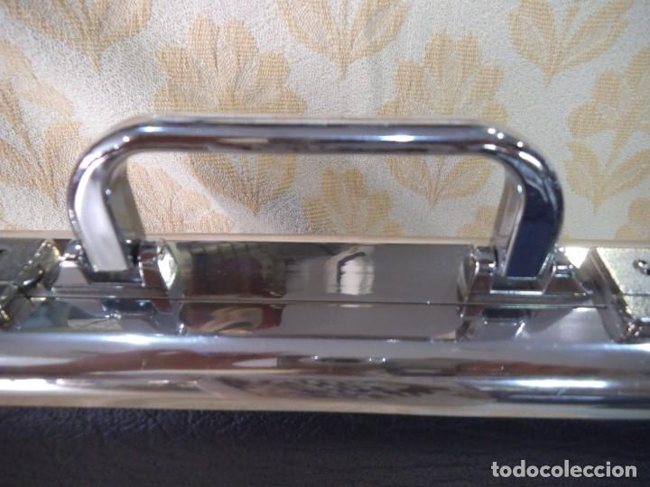 Antig&uuml;edades: MALET&Iacute;N ALUMINIO -PLATEADO- - Foto 4