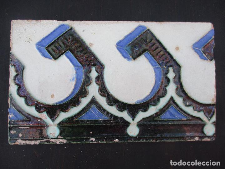 Antig&uuml;edades: Azulejo muy antiguo reflejos - Foto 1