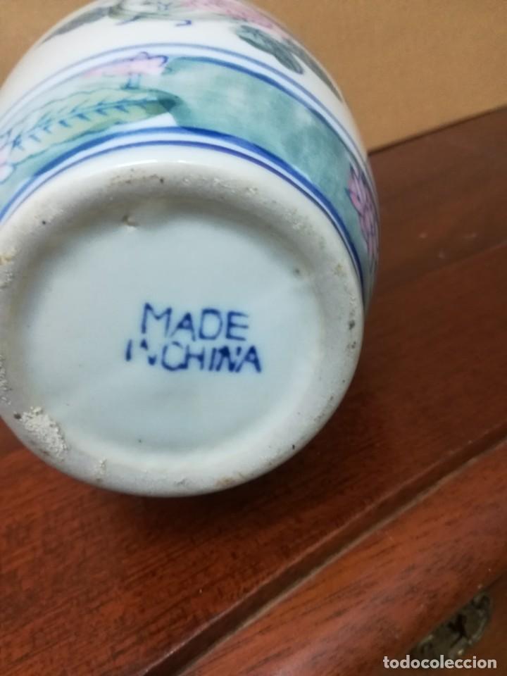 Antig&uuml;edades: Pareja de jarrones de porcelana - Foto 6