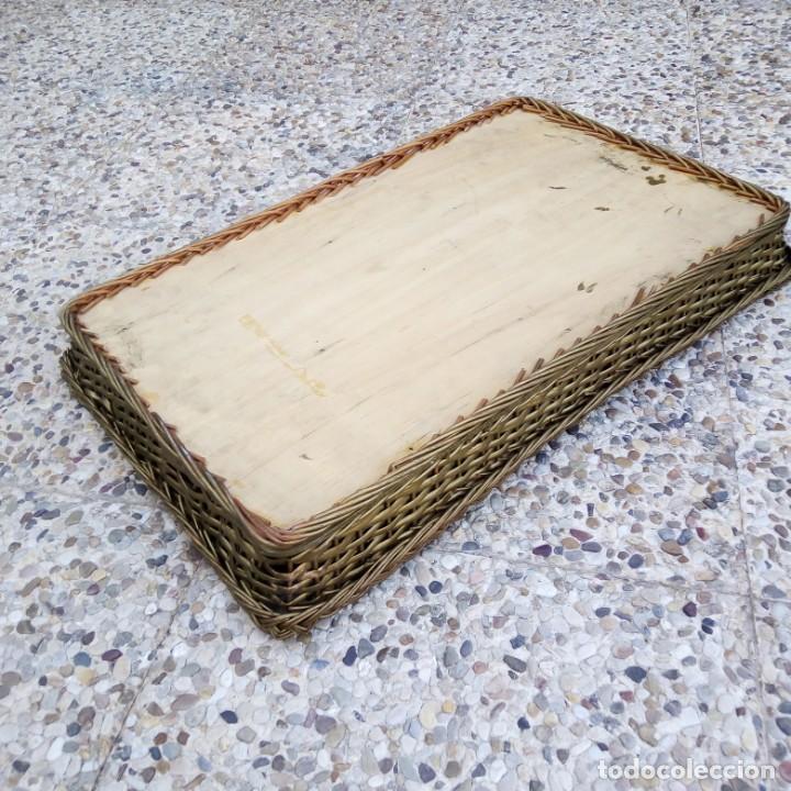 Antig&uuml;edades: Bandeja de mimbre - Foto 2