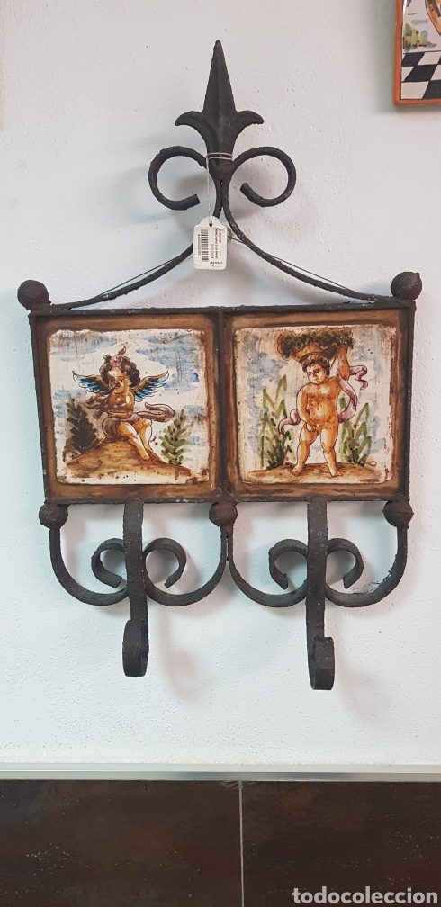 Antig&uuml;edades: PERCHA DE FORJA CON AZULEJOS. - Foto 1