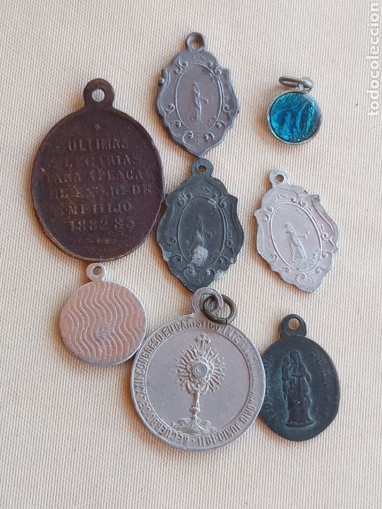 Antig&uuml;edades: **LOTE DE 8 MEDALLITAS RELIGIOSAS** - Foto 2