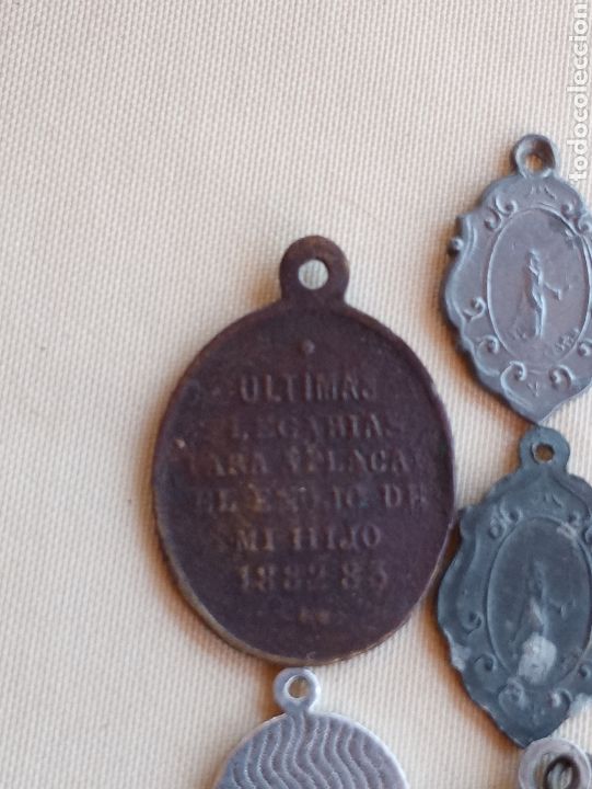 Antig&uuml;edades: **LOTE DE 8 MEDALLITAS RELIGIOSAS** - Foto 3