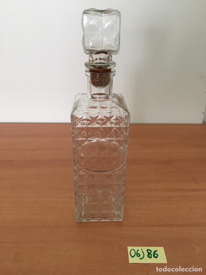 Antig&uuml;edades: Botella cristal tallado - Foto 1