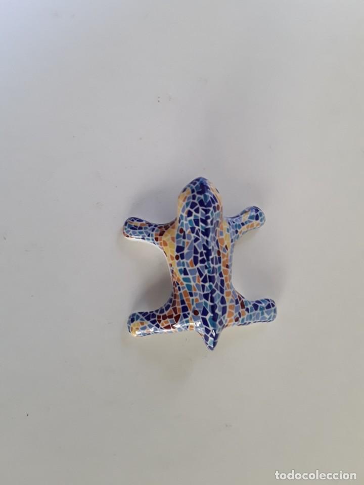 Antig&uuml;edades: SALAMANDRA EN PORCELANA PARQUE GUELL, GAUDI - Foto 1